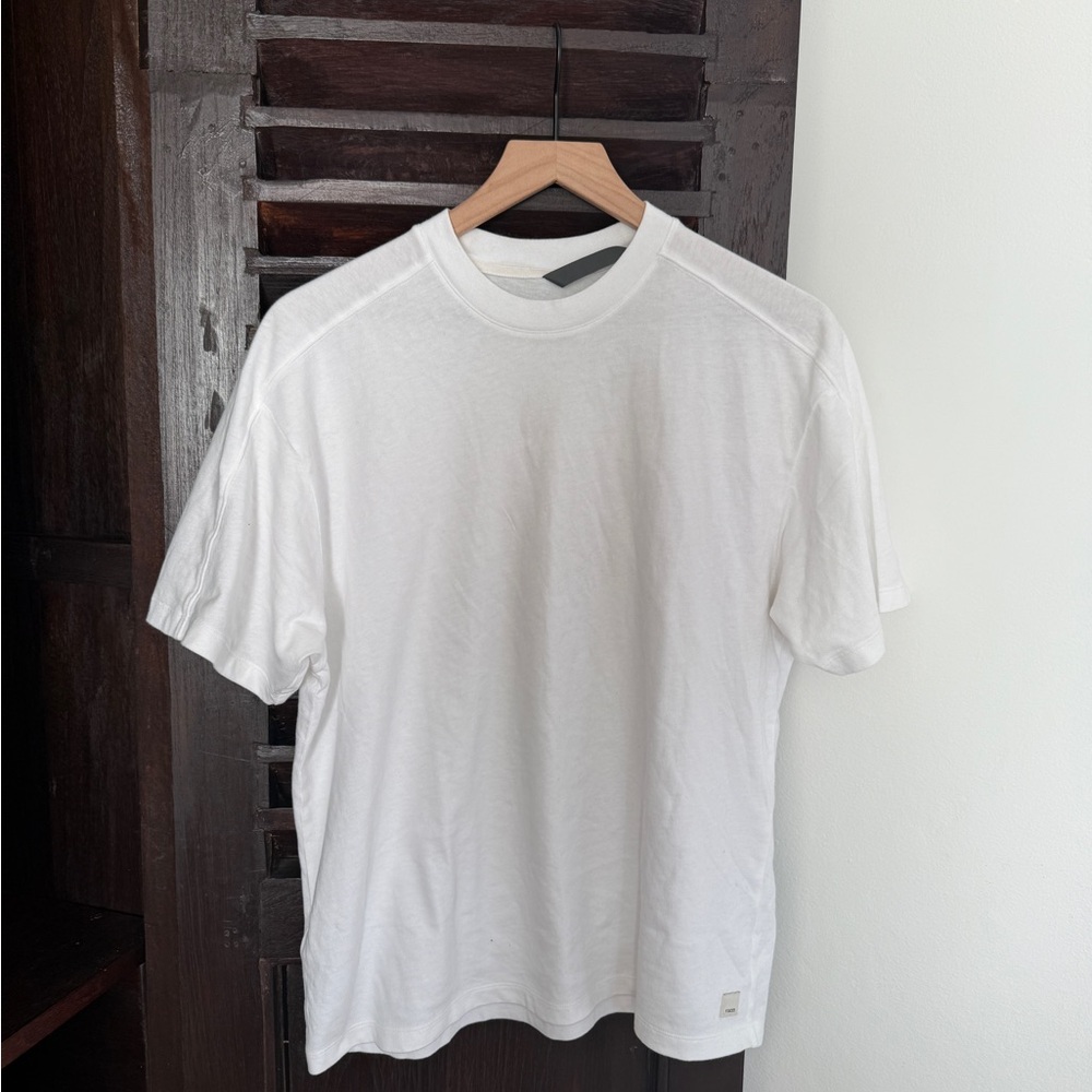 Vuori White Short Sleeve Men's Tee